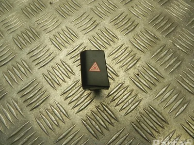 Toyota 84332-02210 / 8433202210 COROLLA Saloon (_E18_, ZRE17_) 2014 Éclairage d'urgence / interrupteur de danger - Image 1