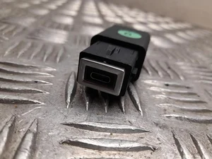 Opel 98483947VV Astra L Sports Tourer 2024 Périphérique d'entrée USB