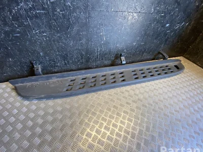 Ford JB3B16450AC Ranger IV 2022 Garniture de seuil  right side - Image 1