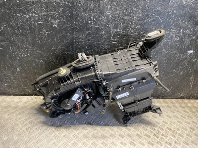 Land Rover J8A2-19B555-FD, MF116360-2671 / J8A219B555FD, MF1163602671 RANGE ROVER VELAR (L560) 2017 Corps de soufflante - Image 1