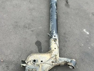 Ford EY16-5K952-AC / EY165K952AC TRANSIT COURIER Kombi 2018 poutre d'essieu arrière - Image 1