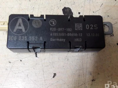 Volkswagen 3C8 035 552 A / 3C8035552A PASSAT CC (357) 2009 Amplificateur d'antenne - Image 1
