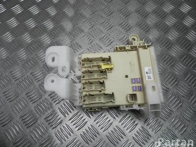 Toyota 82730-42770A / 8273042770A RAV 4 IV (_A4_) 2015 Boîte à fusibles - Image 1