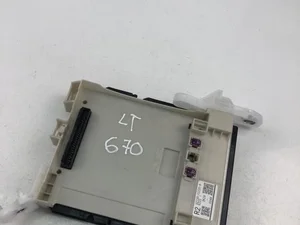 Toyota 8273012Z20A COROLLA (E210) Estate 2020 Boîte à fusibles