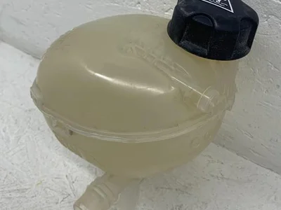 Opel 9824198680, 9824316180 Corsa F 2021 Vase d'expansion du liquide de refroidissement - Image 1