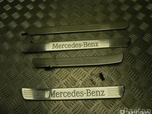 Mercedes-Benz A 167 686 13 00, A 167 686 14 00 / A1676861300, A1676861400 GLE (W167) (2019 ...) 2019 Bordure de seuil de porte complect