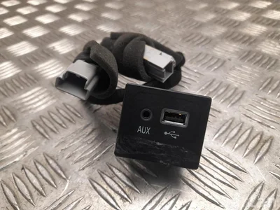 Maserati 61571C3394 GHIBLI (M157) 2015 Input device AUX USB - Image 1