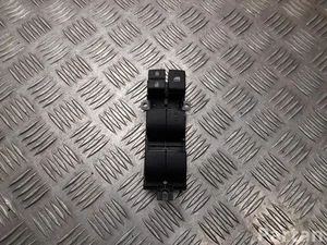 Toyota 84040-02560 / 8404002560 Yaris Cross XP210 2025 Botón de elevación de ventanas Right Front