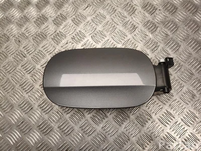 Mercedes-Benz A 213 630 12 03 / A2136301203 E-CLASS T-Model (S213) 2017 tapa del tanque de combustible - Imagen 1