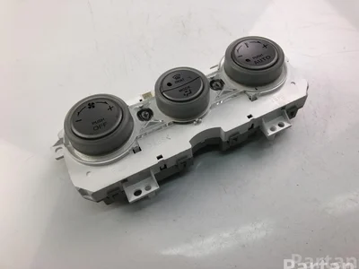 Mazda QC08 6 Hatchback (GG) 2003 Contrôle automatique de la climatisation - Image 1