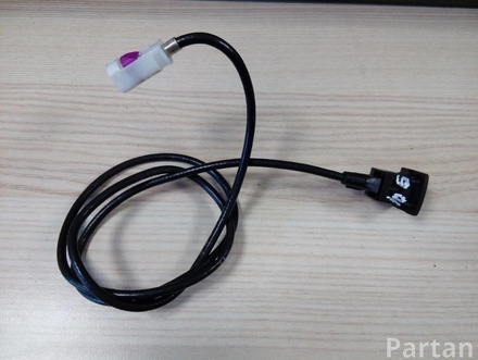 MERCEDES-BENZ A 117 820 03 15 / A1178200315 CLA Coupe (C117) 2014 Connecting Cable, multimedia interface