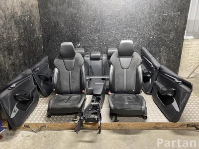 Škoda Octavia Mk4 Combi 2024 Set siège Panneau de porte Accoudoir - Image 1