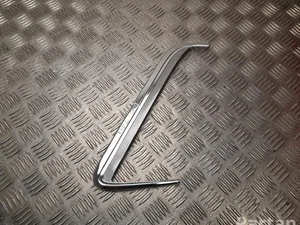 Mercedes-Benz 111 690 04 89 / 1116900489 W110 200D 1965 C-support extérieur