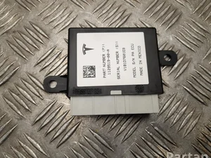 Tesla 1129519-00-A / 112951900A MODEL S 2017 Unité de contrôle pour systèmes de stationnement