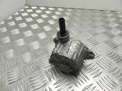 Mercedes-Benz A 651 230 04 65 / A6512300465 C-CLASS (W205) 2015 Pompe à vacuum - Image 1