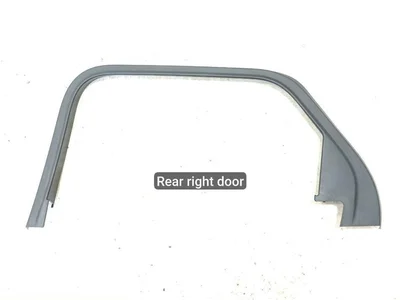 Bentley 36A867604 BENTAYGA 2017 Durų stiklo rėmo apdaila dešinysis galinis - Nuotrauka 1