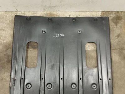 Aston Martin Vantage Coupe 2009 Cache de protection sous moteur - Image 1