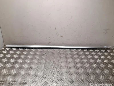 Mercedes-Benz A177 725 0300 / A1777250300 A-CLASS W177 2020 Décoration de cadre de verre porte - Image 1