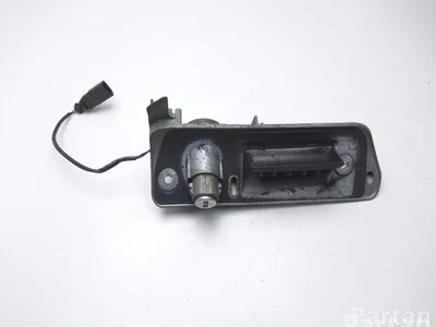 Volkswagen 2K0 827 565 C, 2K0 827 565 F / 2K0827565C, 2K0827565F CADDY III Box (2KA, 2KH, 2CA, 2CH) 2005 Poignée pour coffre à bagages - Image 1