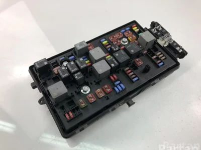 Opel 13345496 INSIGNIA A (G09) 2010 Boîte à fusibles - Image 1