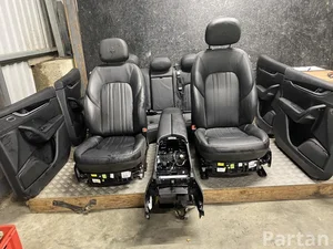 Maserati LEVANTE 2024 Fotele, Kanapa, Komplet Panel drzwi Podłokietnik