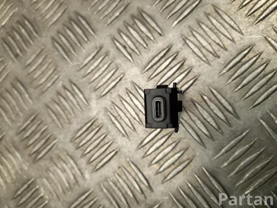 Toyota 8553248030 C-HR II (AX20) 2024 Périphérique d'entrée USB - Image 1