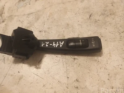 Volvo 17D770 V50 (MW) 2005 Выключатель указ. повор., бл./дал. света, дал. света для предупр. сигнализац. - Изображение 1