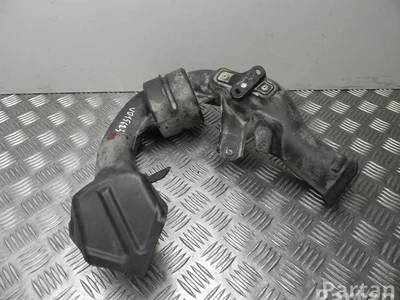 Toyota 17751-26070 / 1775126070 RAV 4 IV (_A4_) 2015 Prise d'air / Conduit d'air d'admission - Image 1