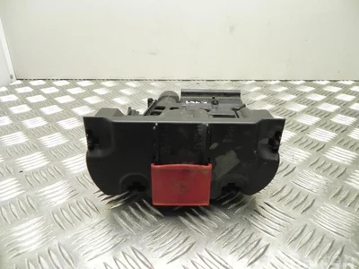 Mercedes-Benz A 204 540 37 50 / A2045403750 C-CLASS (W204) 2008 Boîte à fusibles - Image 1