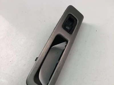 Volvo 30773217 V50 (MW) 2010 Выключатель электростекло подъемника - Изображение 1