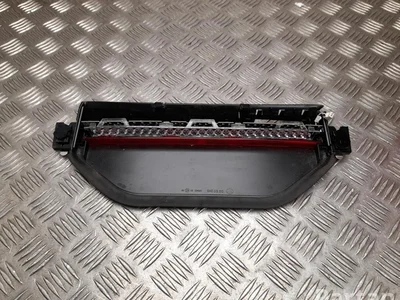 Tesla 1495819-00-F / 149581900F Model Y 2021 Feu de freinage - Image 1