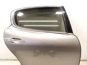 Maserati 43R-001596 / 43R001596 QUATTROPORTE V 2010 Porte Right Rear