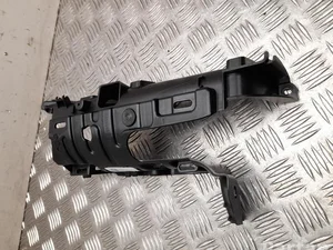 Tesla 1055050-06-J / 105505006J MODEL X 2019 Un autre détail de finition