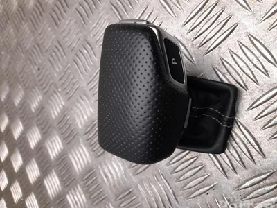 Audi 100000576 A5 (F53) 2020 Couvercle de levier de vitesses - Image 1