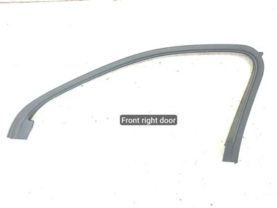 Bentley 36A867588 BENTAYGA 2017 Durų stiklo rėmo apdaila dešinė priekis - Nuotrauka 1