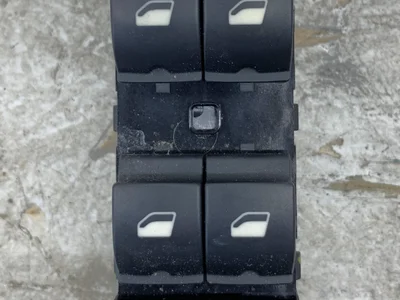 Opel 98148907ZD Astra L Hatchback 2023 Bouton de lève-vitre - Image 1