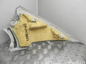 Mercedes-Benz A 212 600 07 25 / A2126000725 E-CLASS (W212) 2010 Cubierta, Soporte -C (al lado de puertas traseras)