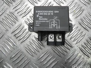 Mercedes-Benz A 003 542 26 19 / A0035422619 C-CLASS (W204) 2011 Relais