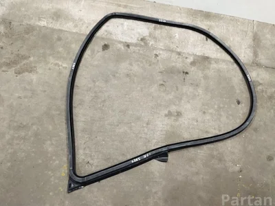 Maserati 670032866 LEVANTE 2019 Joint d'étanchéité de porte Left Front - Image 1