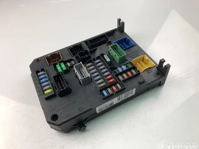 Peugeot 9806688080 508 2016 Boîte à fusibles - Image 1