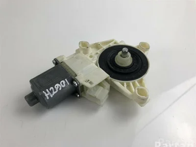 Mercedes-Benz A2469065100 B-CLASS (W246, W242) 2016 Motor para subida de ventanas - Imagen 1