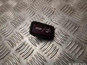 Mercedes-Benz A 206 820 10 01 / A2068201001 C-Class estate (S206) 2022 Bouton du coffre à bagages