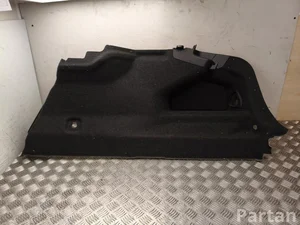 BMW 5 A1C 3D4 / 5A1C3D4 5 G60 2025 Poszycie bagażnika z prawej