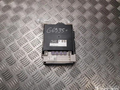 Toyota 82730-47530, 89221-47450 / 8273047530, 8922147450 PRIUS (_W5_) 2017 Boîte à fusibles - Image 1