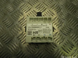 Mercedes-Benz A 205 900 20 11 / A2059002011 C-CLASS (W205) 2015 Unité de commande pour porte Left Rear