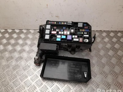 Toyota 82641-60130, 82662-60850, 7054 3W AB1 / 8264160130, 8266260850, 70543WAB1 LAND CRUISER (_J15_) 2019 Boîte à fusibles - Image 1