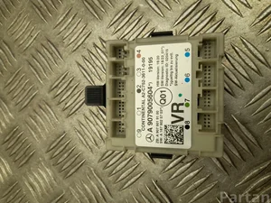 Mercedes-Benz A9079005604 Sprinter (907/910) 2019 Unité de commande pour porte Right Front