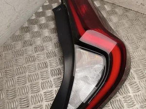 Toyota AYGO X (_B7_) 2023 Feu arrière à droite