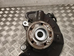 Mercedes-Benz A 247 332 07 00 / A2473320700 B-Class (W247) 2019 Radlagergehäuse vorne links