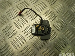 Mercedes-Benz A 218 540 07 62 / A2185400762 E-CLASS (W212) 2014 Bouton multifonction pour volant